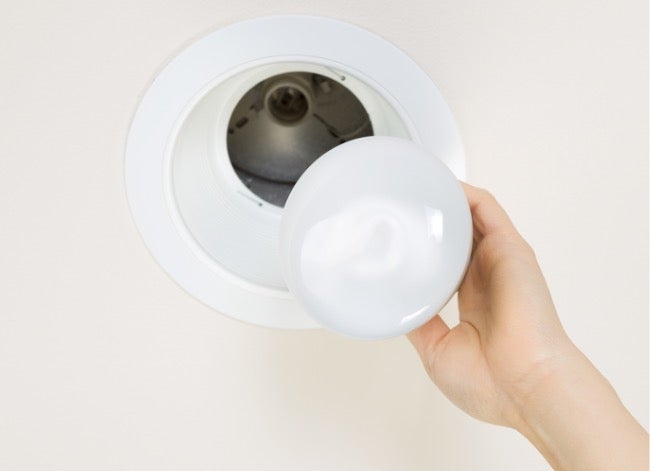 outdoor potlight installation